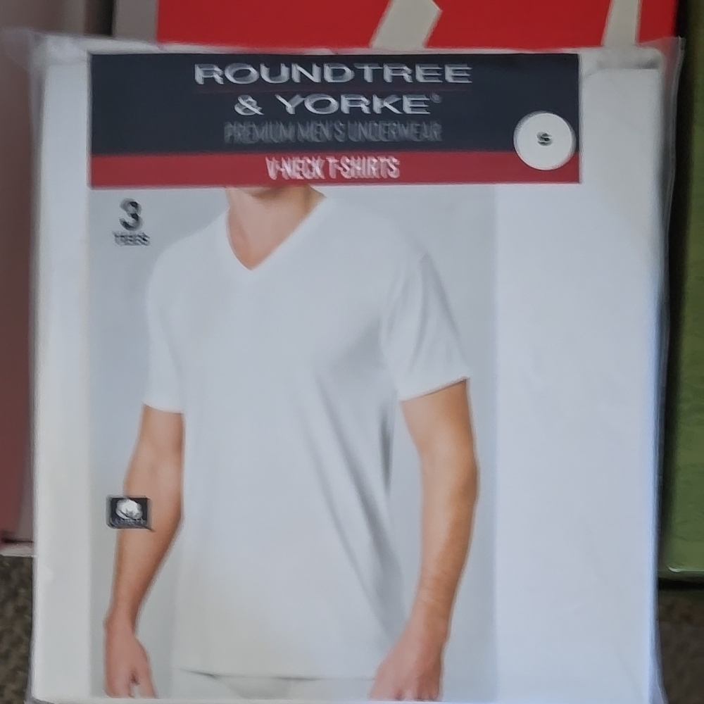 Roundtree & Yorke White V-Neck T-Shirts